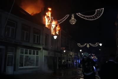 LIVE | Zó gaat Gelderland het jaar in: Brand in restaurant Boxmeer