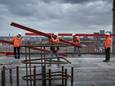 Bouwvakkers aan het werk in Rotterdam. ‘We willen dat de Rotterdamse norm minimaal 30 procent is, zoals in andere grote steden’, zegt Co Engberts.