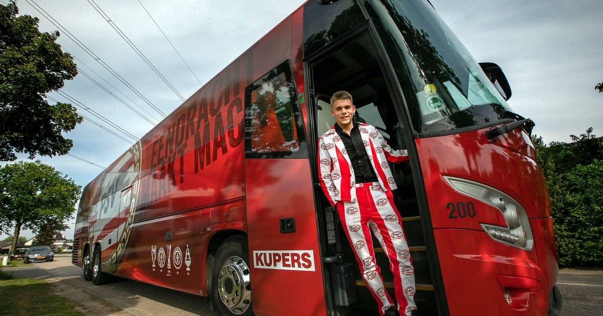 Lex gaat in PSV-pak én PSV-bus naar het eindgala | Regio | ed.nl
