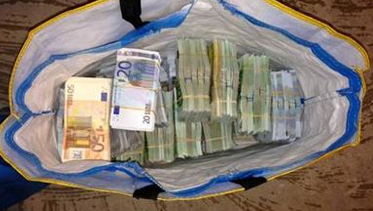 heerser kassa hoorbaar Tassen met 2,5 miljoen euro cash onderschept | Het Parool