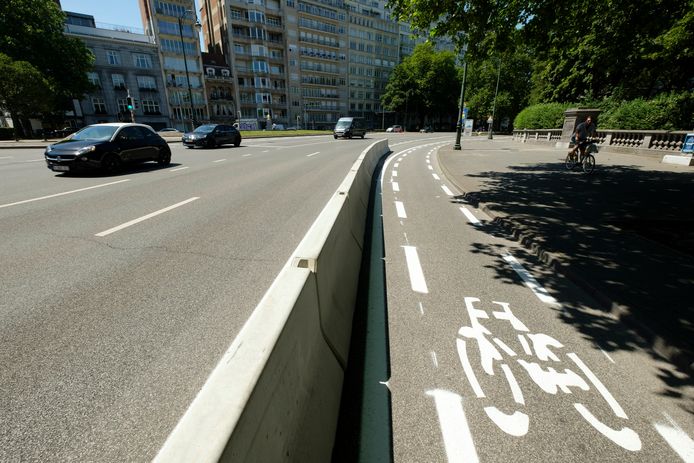 La création de pistes cyclables marquées sur les voiries de quartier ne nécessitera plus de permis.