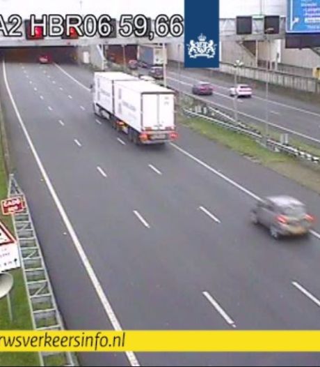 Kapotte vrachtauto bij Leidsche Rijntunnel zorgt voor file op A2 richting Utrecht
