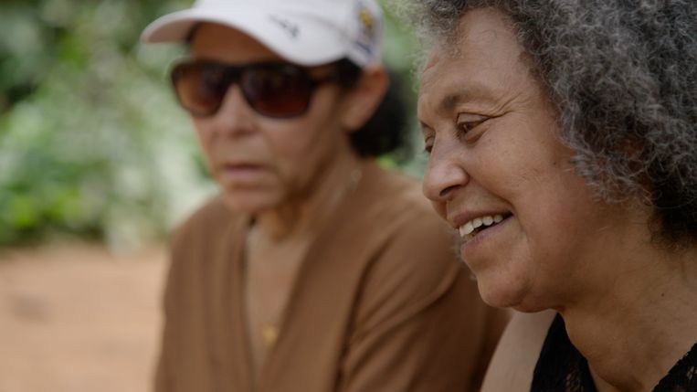 Jacqueline Mukandori (rechts). Beeld VRT