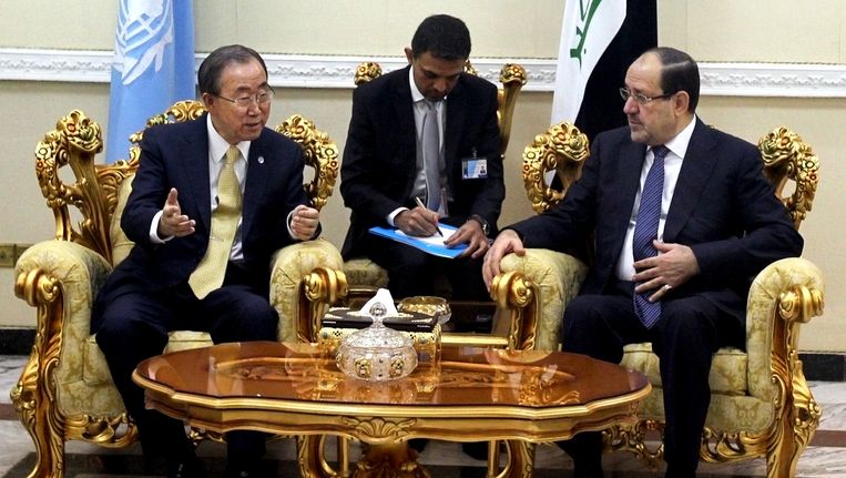De secretaris-generaal van de VN, Ban Ki-moon (l) spreekt met de premier van Irak, Nouri al-Maliki. Beeld ap