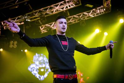 Boef hoort boegeroep in Belgische club en verdwijnt van podium