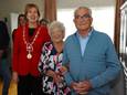 Nettie en Jan Steenhard kregen maandag bezoek van burgemeester Margo Mulder (links).