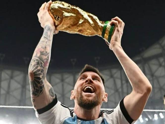 Plots tilde Messi een valse trofee op: dit is de straffe WK-anekdote achter de meest gelikete foto op Instagram