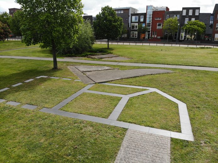 Monument van het verdwenen huis op Roombeek