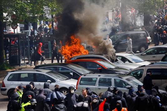 Zware protesten in de Franse stad Nantes vandaag.