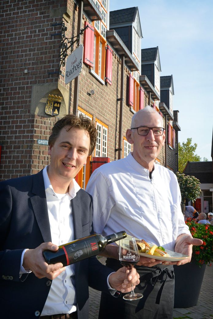 Chefkok Peter Seldam en eigenaar Ruud Droste  van 't Oale Roadhoes.
editie alle