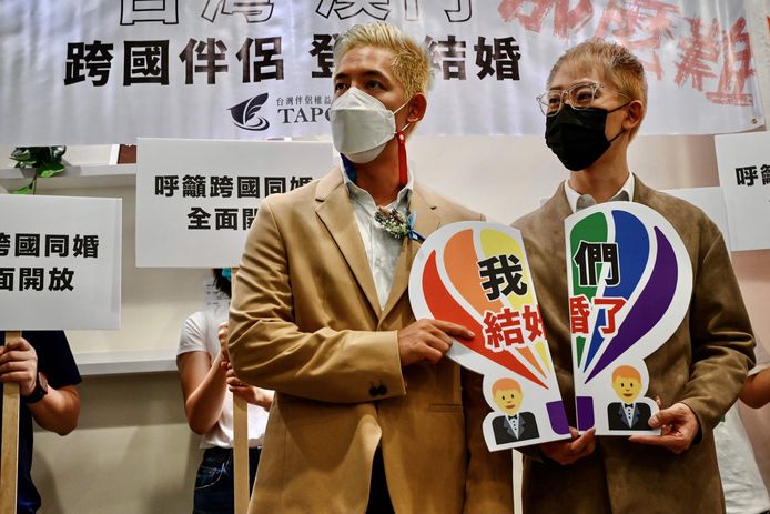 Leong Chin-fai en Ting Tse-yen tijdens een persconferentie in Taipei, de hoofdstad van Taiwan.