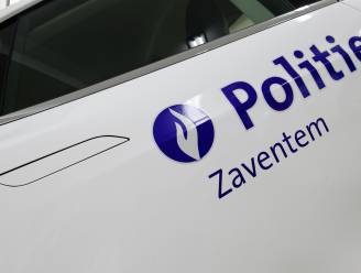 Politie pakt naakte man (58) die over straat waggelt op