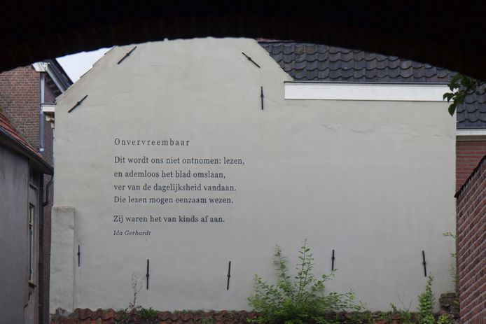 poezieblunder op zutphense muur zutphen destentor nl