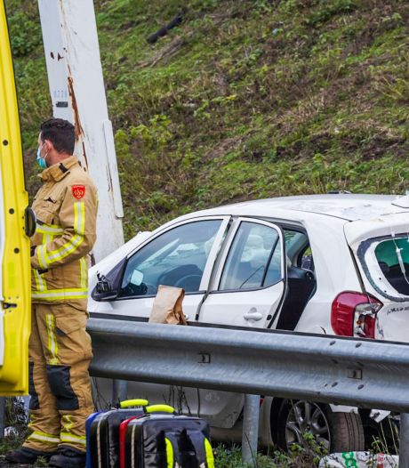 Vrouw (57) overleden bij ernstig ongeluk op snelweg bij Eindhoven, twee andere slachtoffers naar ziekenhuis