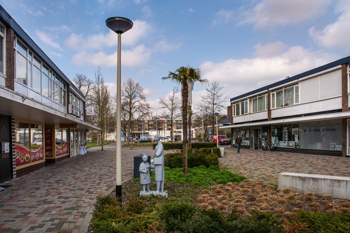 Genieten van al het lelijke moois van West-Brabant? Maak eens een treurtrip. Onbetwist hoogtepunt qua treurigheid is volgens schrijver Mark van Wonderen toch wel Roosendaal. En dan vooral het winkelgebied Rembrandtgalerij.