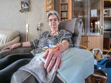 Greet (72) kan wel huilen van geluk nu immunotherapie die ze thuis krijgt, aanslaat: ‘Last valt van me af’