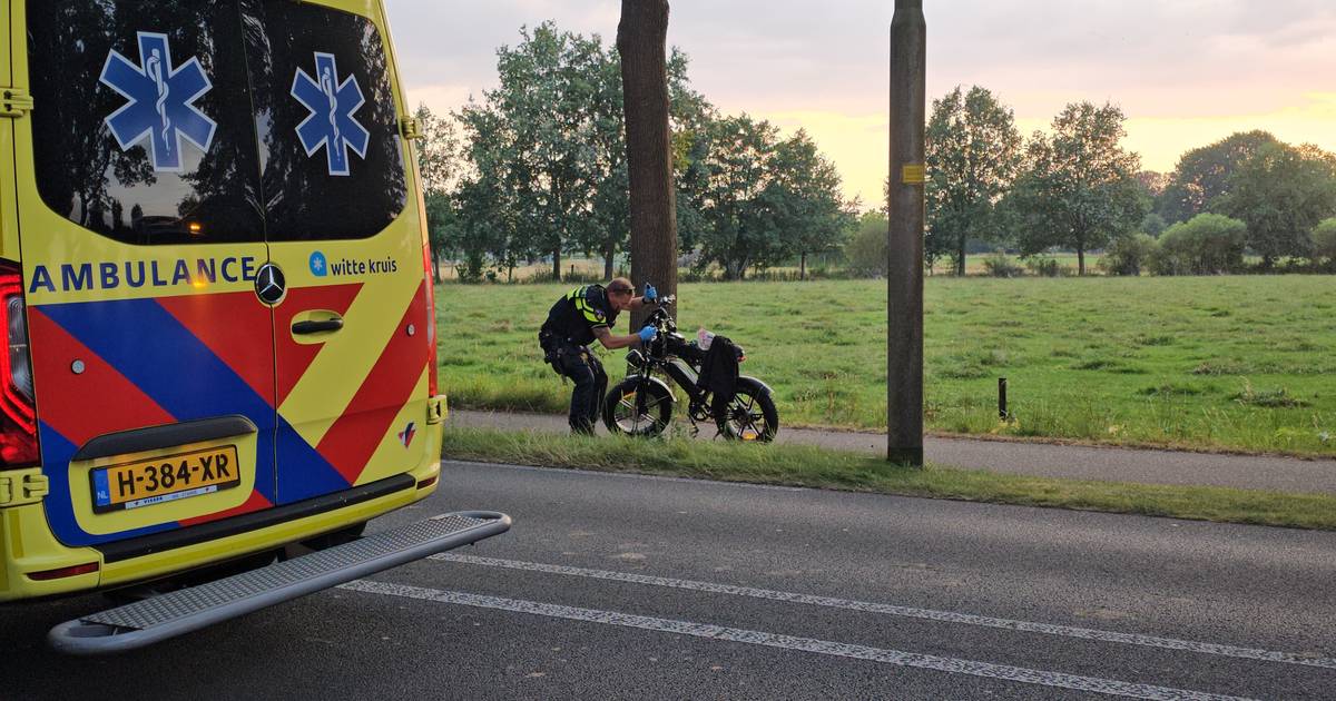 Fatbiker (38) uit Nunspeet knalt tegen lantaarnpaal in Doornspijk