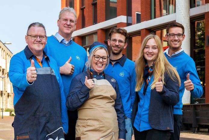 Het team van Albert Heijn Katwolderplein staat vrijdag 15 oktober klaar om iedereen te verwelkomen.