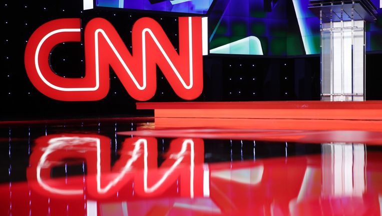 Het podium van het door CNN gesponsorde Democratische debat in Las Vegas op 13 oktober Beeld afp