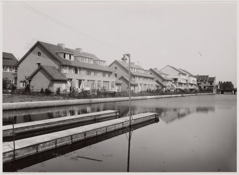 Ella en Audrey gingen op kamers in een groot huis aan de Herman Heijermansweg 27 (het hoekhuis links). Ze woonden in bij de zussen Ida en Constantia van de Vijsel. Beeld Stadsarchief