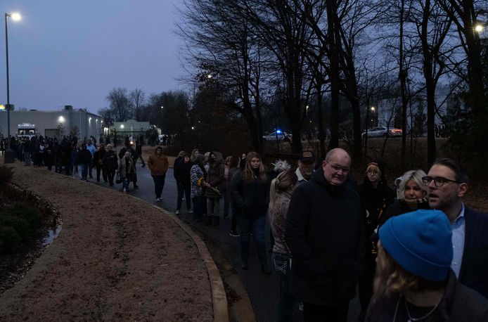 De rijen aan de poorten van Graceland.