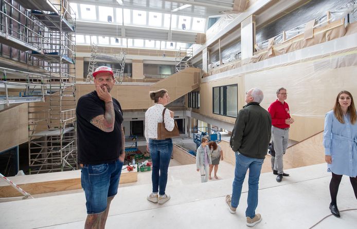 Belangstellenden nemen in 2020 een kijkje in het nieuwe deel van het CLV.