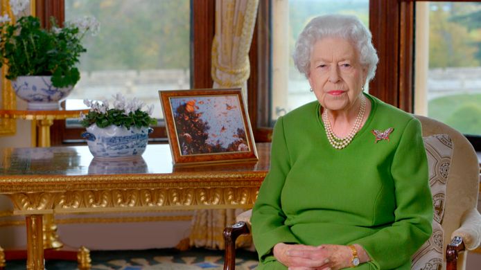 De Queen gaf haar speech met een foto van Philip op de achtergrond.