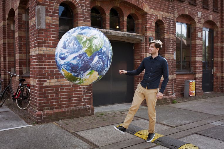 Ronald Hans, beter bekend als blogger Nalden, in 2014 bij zijn kantoor in Amsterdam.  Beeld Contour by Getty Images