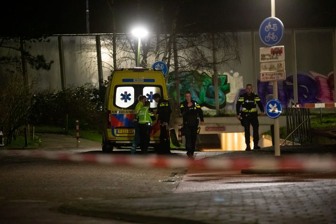 Bij de schietpartij aan de Burgerhoutsestraat in Roosendaal raakte een 19-jarige Roosendaler gewond.