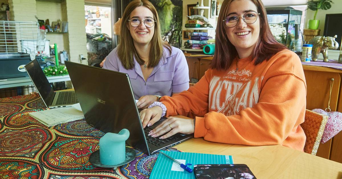 Slechtziende zussen Amber en Fleur (19) doen examen havo: ‘We hebben