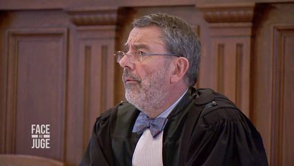 3. Coup de couteau pour accèder au micro-onde