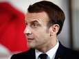 Des manifestants font fuir Emmanuel Macron d'un théâtre, un journaliste en garde à vue