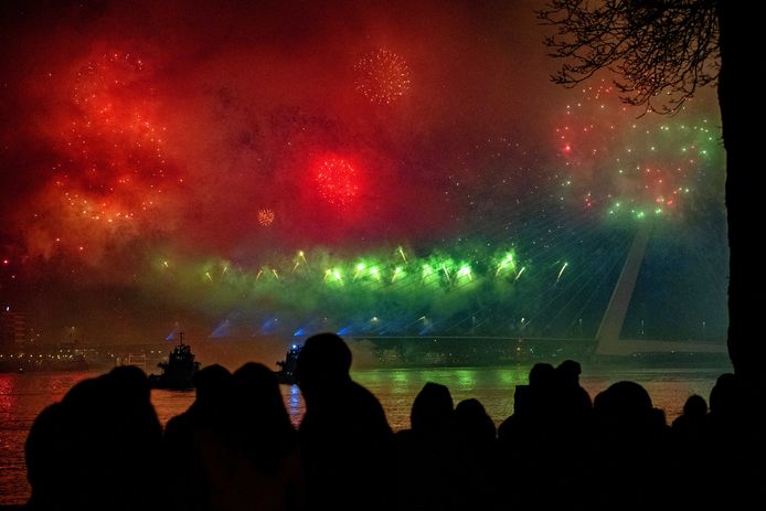Geen vuurwerk dit jaar bij de Erasmusbrug.