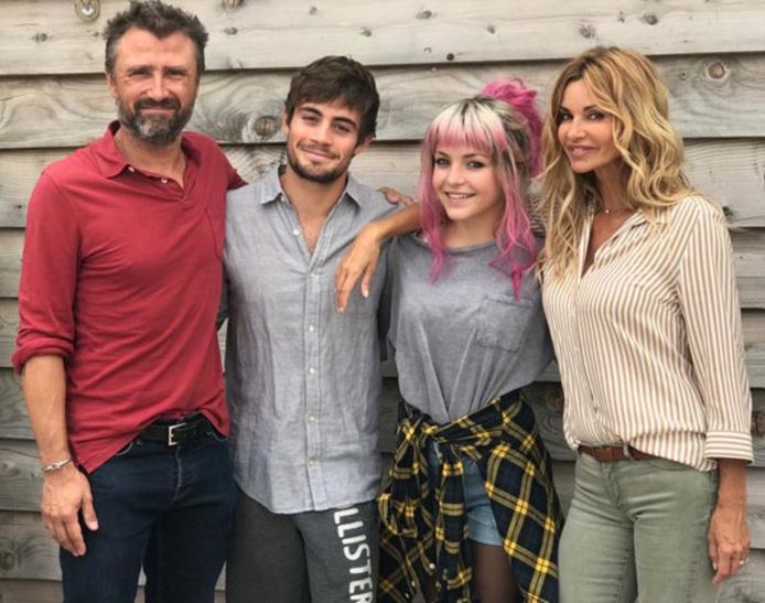 La famille Delcourt dans "Demain nous appartient" - De gauche à droite: Alex Bertrand, joué par Alexandre Brasseur, Maxime Delcourt, interprété par Clément Rémiens, Judith Delcourt, jouée par Alice Varel et Chloé Delcourt, alias Ingrid Chauvin.