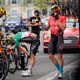 Inval bij Team Bahrain-Victorious tijdens Tour: ‘Ze zijn door alle telefoons gegaan’