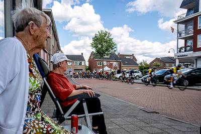 Voor de tweede keer in 69 jaar komt de Acht langs het huis van Annie: ‘Ik blijf hier de hele dag zit