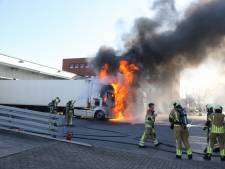 Vrachtwagen in brand bij pizzabakker in Bunschoten