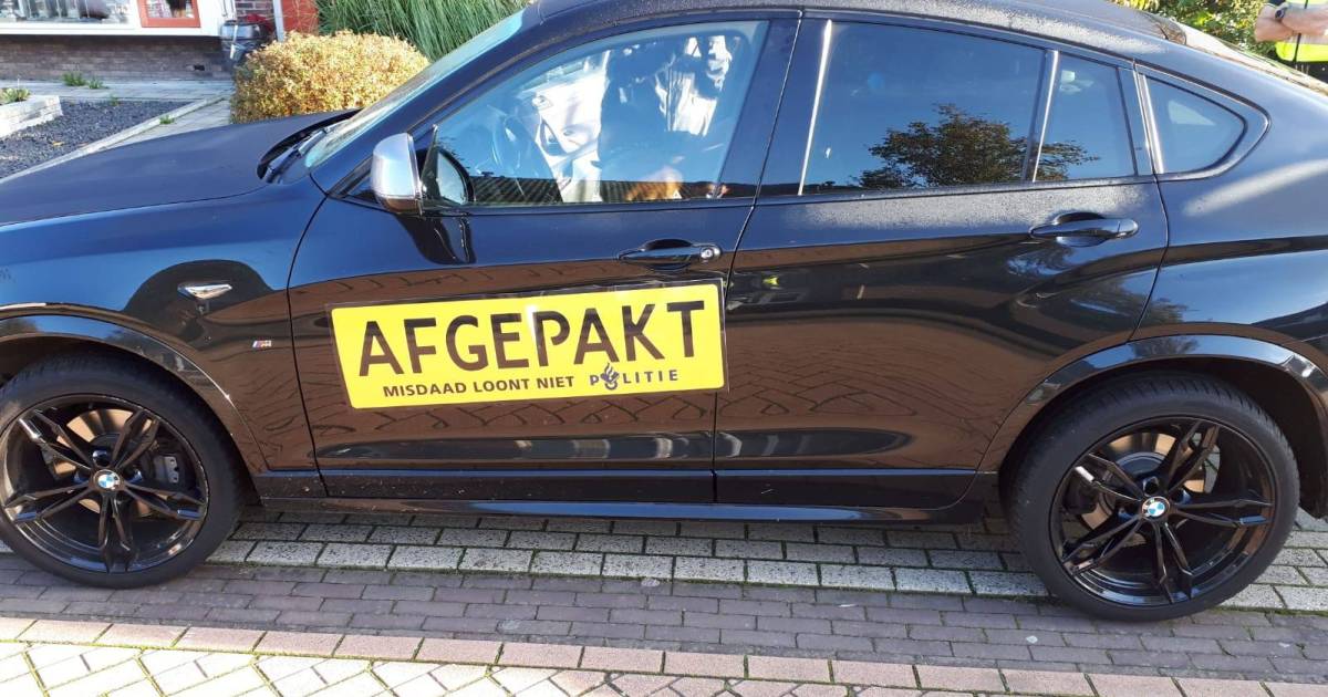 Auto’s, wapen en geld in beslag genomen bij inval om witwassen en drugs