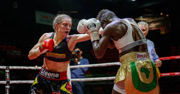 Delfine Persoon Championne Du Monde Wba Des Super Plumes