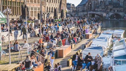 Vergeet de virologen, de belangrijkste cijfers komen nu van onze weermannen en -vrouwen: “Interesse van kijkers is enorm gestegen”