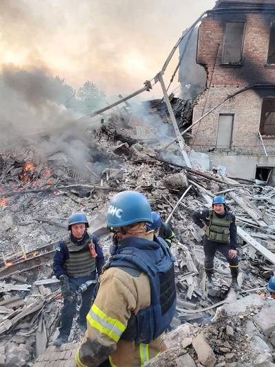 Russen bombarderen school in Loehansk: “Wellicht 60 doden”