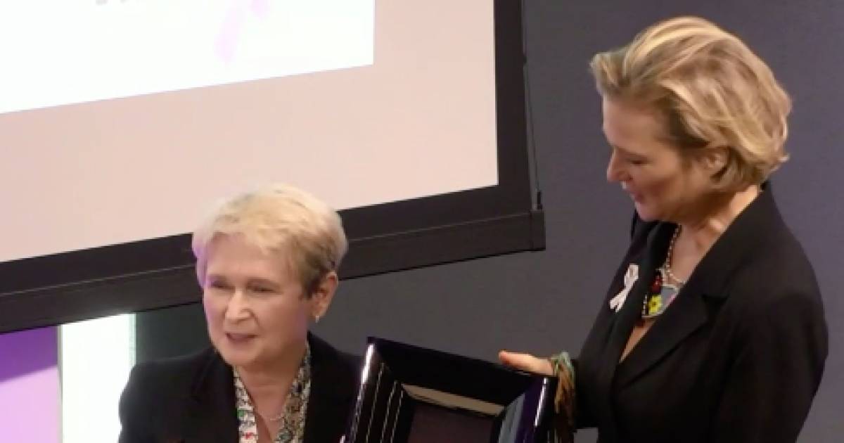 Delphine Boyle svela il nastro rosa |  Proprietà