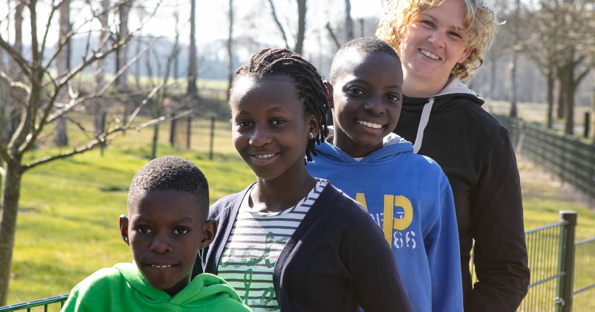 Gini uit Collendoorn helpt kinderen in Oeganda aan een betere toekomst: ‘Ik zou ze allemaal wel will