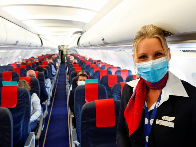 Luchtvaartsector wil af van mondmasker op het vliegtuig
