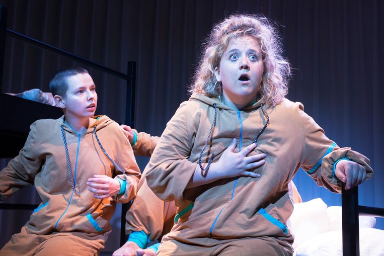 Blote konten van Theatergroep Kwatta Beeld Laura Luca