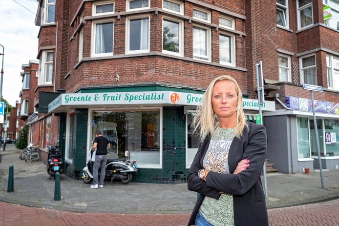Buurtbewoonster Suzanne Pije vermoedde al dat het bij de Groente en Fruit Specialist niet helemaal zuivere koffie was. ,,Maar ik dacht eerder aan wiet.”