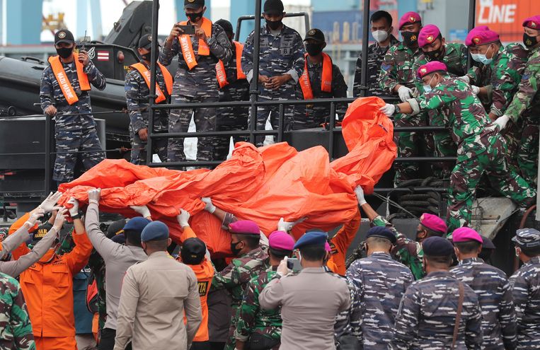 Indonesia menemukan kotak hitam dari Boeing yang jatuh ke laut