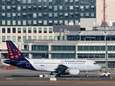 Roemenen kopen op het vliegtuig dure spullen zonder te betalen en lichten Brussels Airlines voor 30.000 euro op