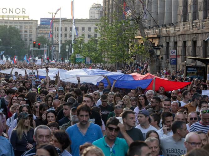 Tienduizenden betogen in Servië "tegen het geweld”