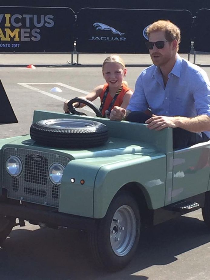 Prins Harry mag meerijden met Daimy Gommers.